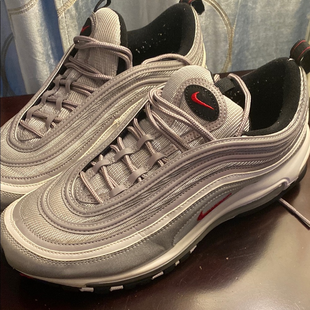 Nike Air Max 97 silver Men’s size 11. In great condition like new.